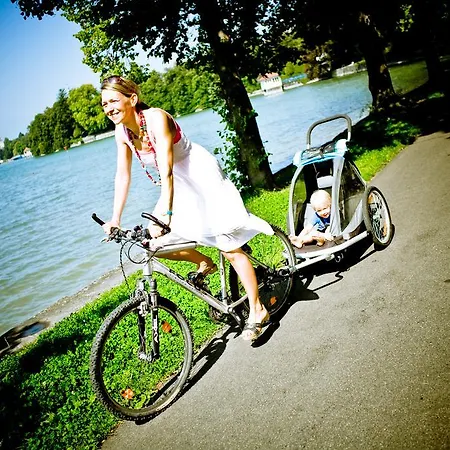 Хостел Hi Youth *